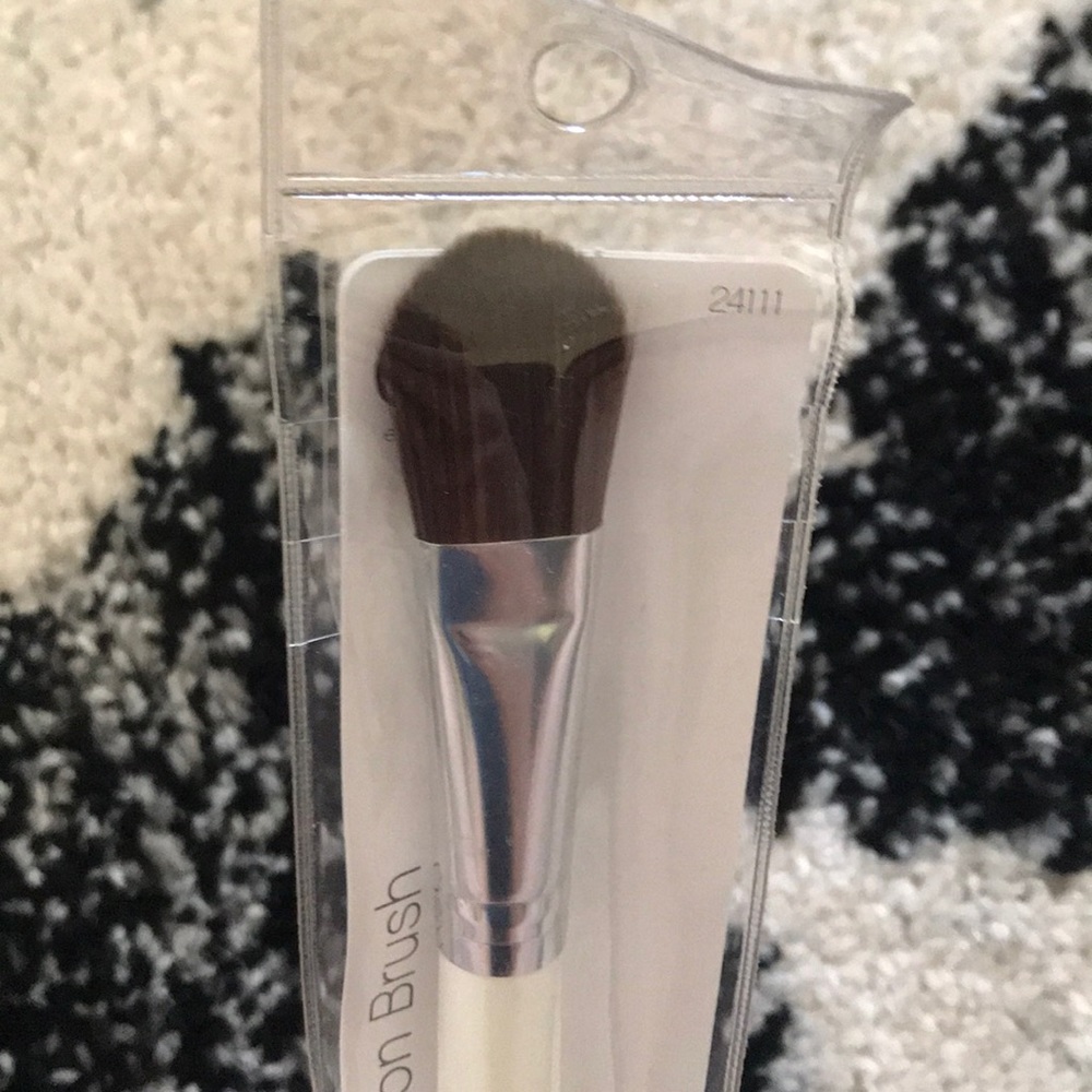 ๐ elf foundation brush - Picture 2 of 2